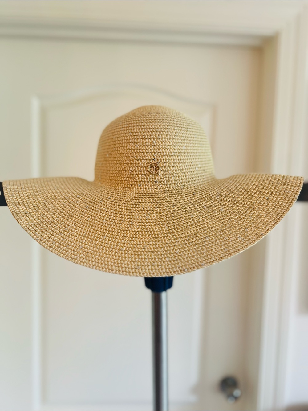 Calvin Klein Wide-Brim Woven Straw Beach Sun Hat Beige Cream Tan Light Sparkles - Picture 8 of 10